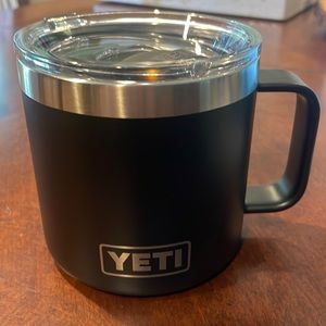 Black Yeti Rambler 14 oz mug